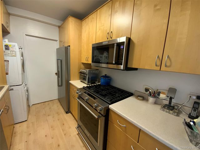 27110 Grand Central Parkway 31Y, Floral Park, NY 11005