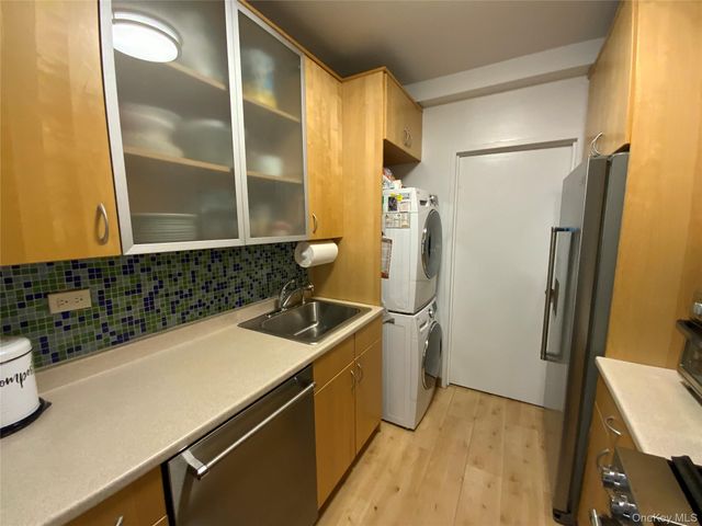 27110 Grand Central Parkway 31Y, Floral Park, NY 11005