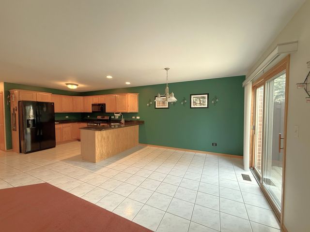 9400 CALEDONIA Drive, Tinley Park, IL 60487