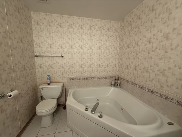 9400 CALEDONIA Drive, Tinley Park, IL 60487