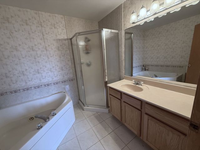 9400 CALEDONIA Drive, Tinley Park, IL 60487