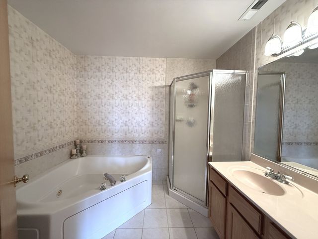 9400 CALEDONIA Drive, Tinley Park, IL 60487