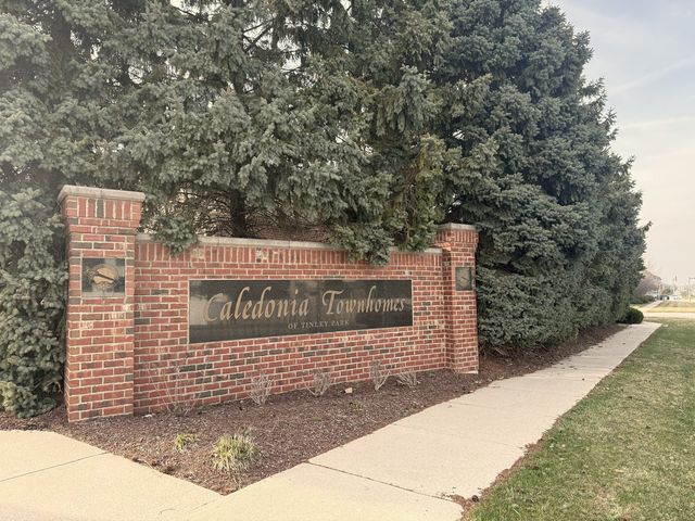 9400 CALEDONIA Drive, Tinley Park, IL 60487
