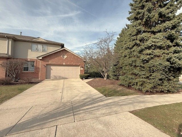 9400 CALEDONIA Drive, Tinley Park, IL 60487