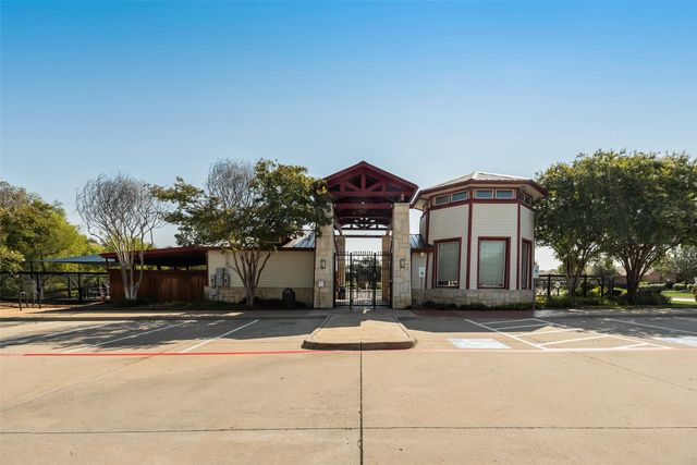601 Crazy Horse Drive, Aubrey, TX 76227