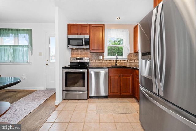 1916 FLORAL DR, Wilmington, DE 19810