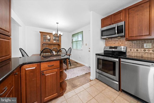 1916 FLORAL DR, Wilmington, DE 19810