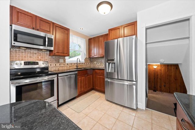 1916 FLORAL DR, Wilmington, DE 19810