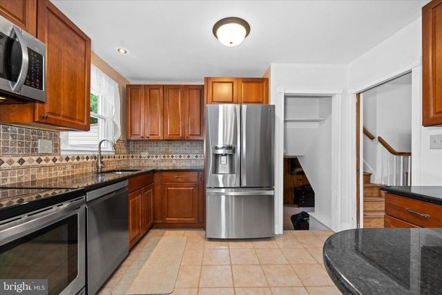 1916 FLORAL DR, Wilmington, DE 19810