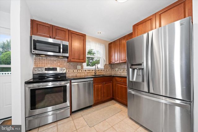 1916 FLORAL DR, Wilmington, DE 19810