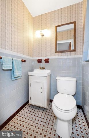 1916 FLORAL DR, Wilmington, DE 19810