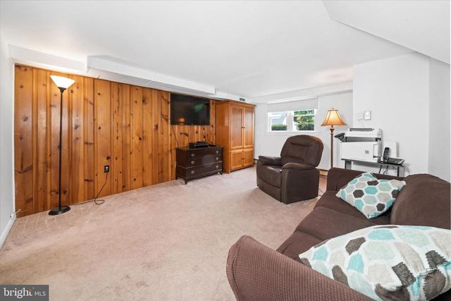 1916 FLORAL DR, Wilmington, DE 19810