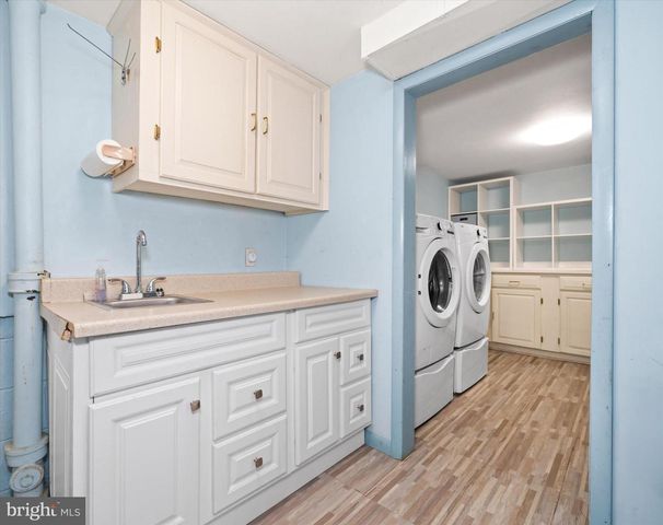 1916 FLORAL DR, Wilmington, DE 19810