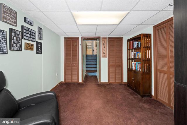 1916 FLORAL DR, Wilmington, DE 19810