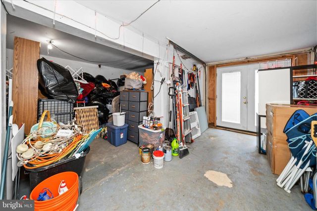 1916 FLORAL DR, Wilmington, DE 19810