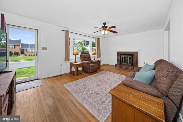 1916 FLORAL DR, Wilmington, DE 19810