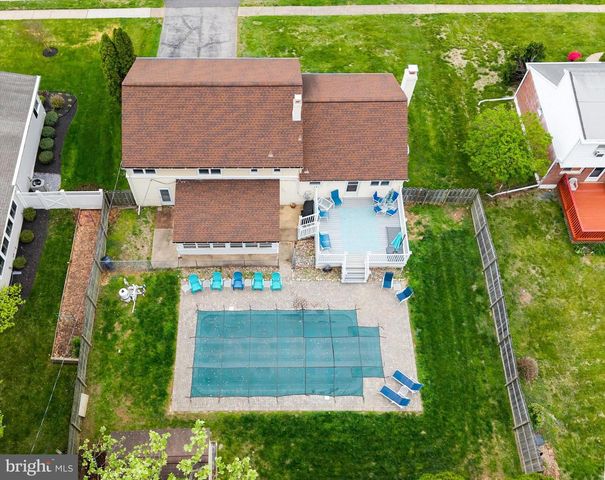 1916 FLORAL DR, Wilmington, DE 19810