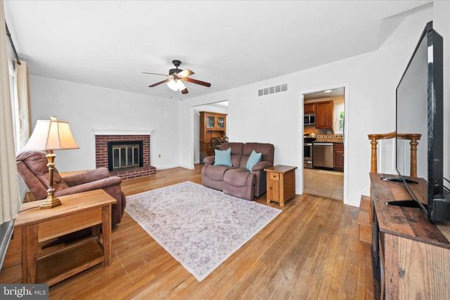 1916 FLORAL DR, Wilmington, DE 19810