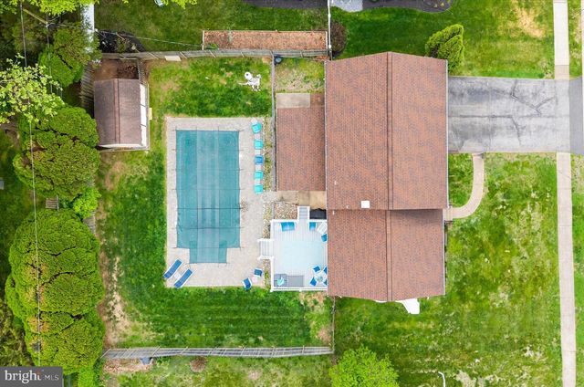 1916 FLORAL DR, Wilmington, DE 19810