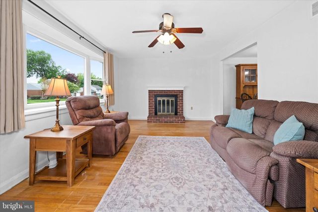 1916 FLORAL DR, Wilmington, DE 19810