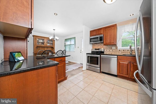 1916 FLORAL DR, Wilmington, DE 19810