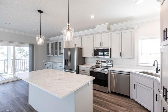 11310 Bougainvillea LN, Fort Myers Beach, FL 33931