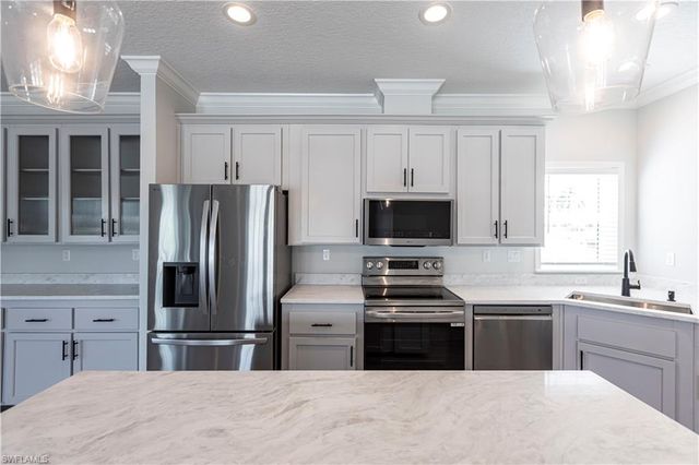 11310 Bougainvillea LN, Fort Myers Beach, FL 33931