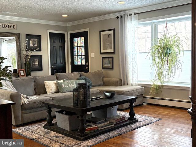 1901 OXFORD VALLEY RD, Yardley, PA 19067