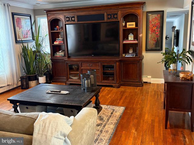 1901 OXFORD VALLEY RD, Yardley, PA 19067