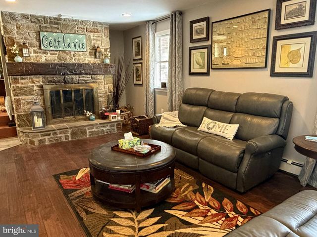 1901 OXFORD VALLEY RD, Yardley, PA 19067