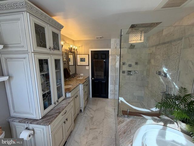 1901 OXFORD VALLEY RD, Yardley, PA 19067