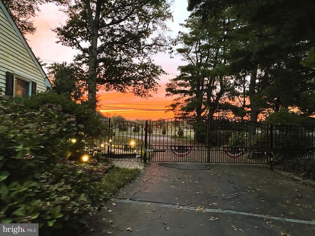 1901 OXFORD VALLEY RD, Yardley, PA 19067