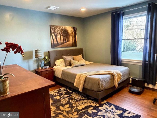 1901 OXFORD VALLEY RD, Yardley, PA 19067