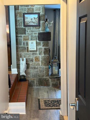 1901 OXFORD VALLEY RD, Yardley, PA 19067