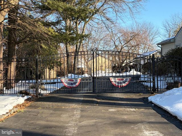 1901 OXFORD VALLEY RD, Yardley, PA 19067