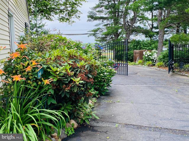 1901 OXFORD VALLEY RD, Yardley, PA 19067