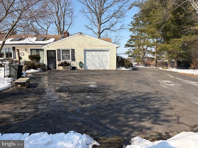 1901 OXFORD VALLEY RD, Yardley, PA 19067