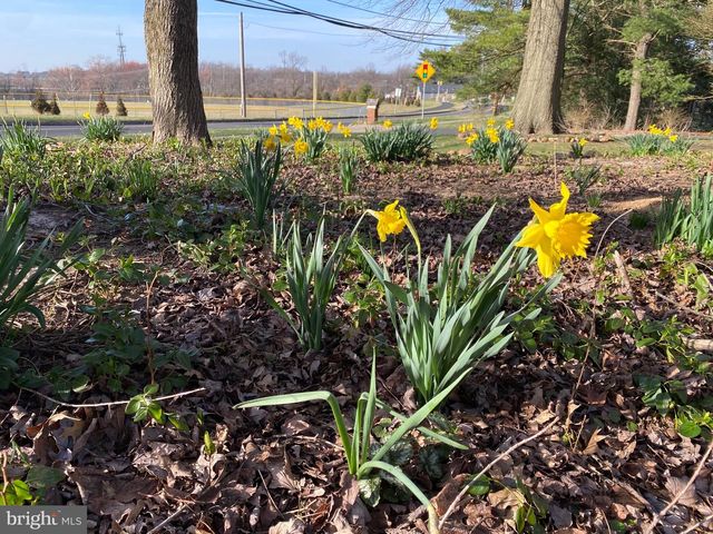 1901 OXFORD VALLEY RD, Yardley, PA 19067