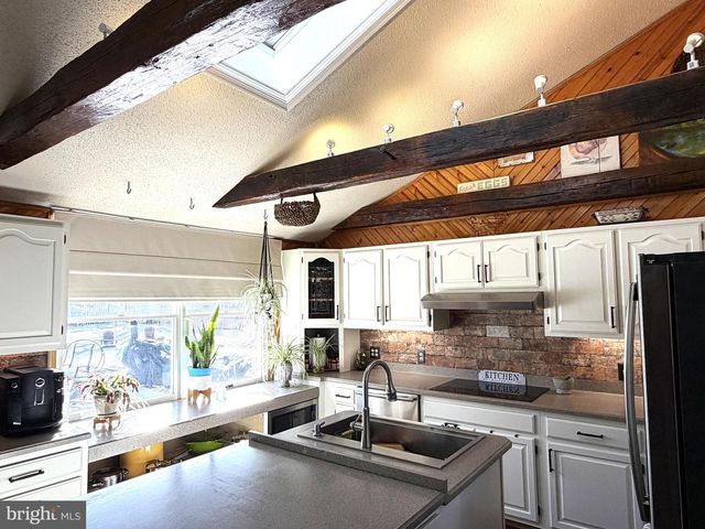 1901 OXFORD VALLEY RD, Yardley, PA 19067