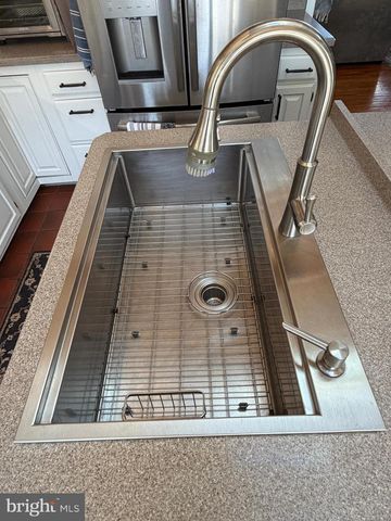 1901 OXFORD VALLEY RD, Yardley, PA 19067