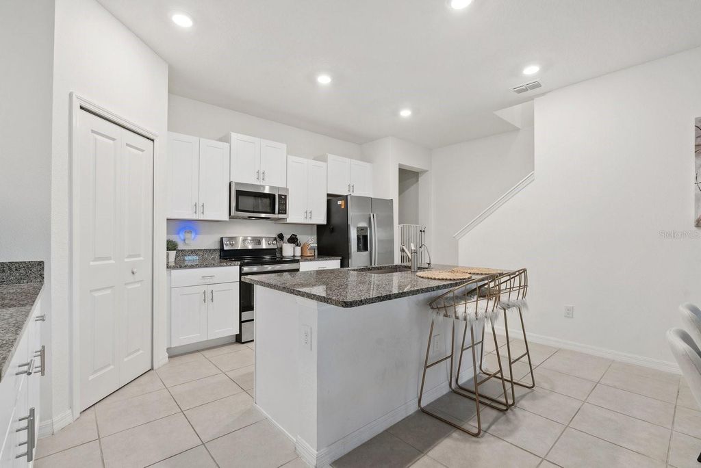 Image 15 of property listing at 809 TENNYSON MILL CIRCLE, Tampa, FL 33619