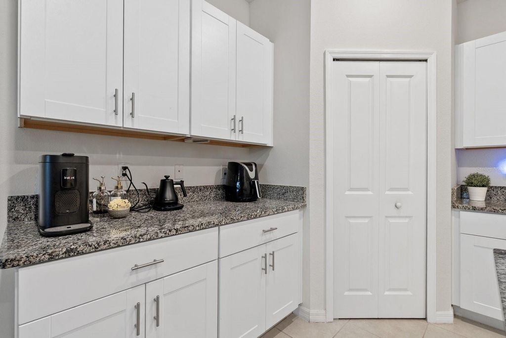 Image 17 of property listing at 809 TENNYSON MILL CIRCLE, Tampa, FL 33619