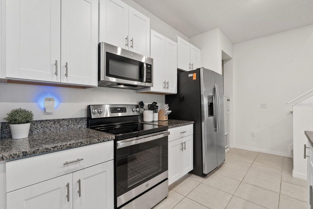 Image 18 of property listing at 809 TENNYSON MILL CIRCLE, Tampa, FL 33619