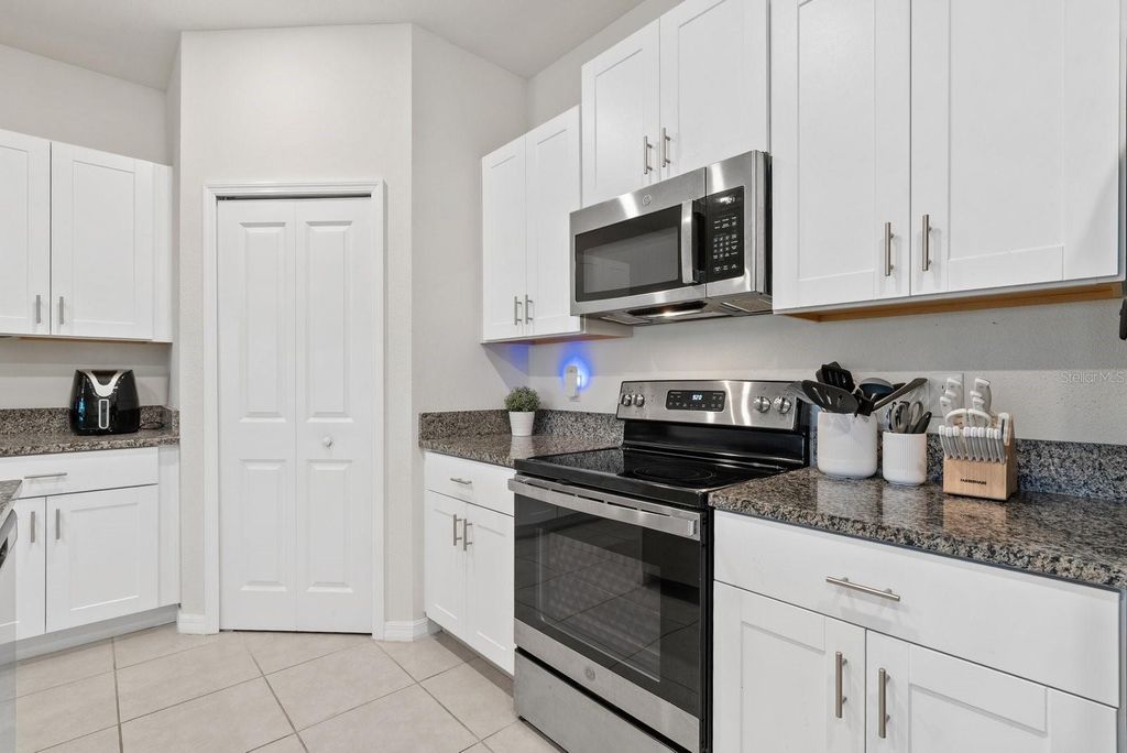 Image 19 of property listing at 809 TENNYSON MILL CIRCLE, Tampa, FL 33619