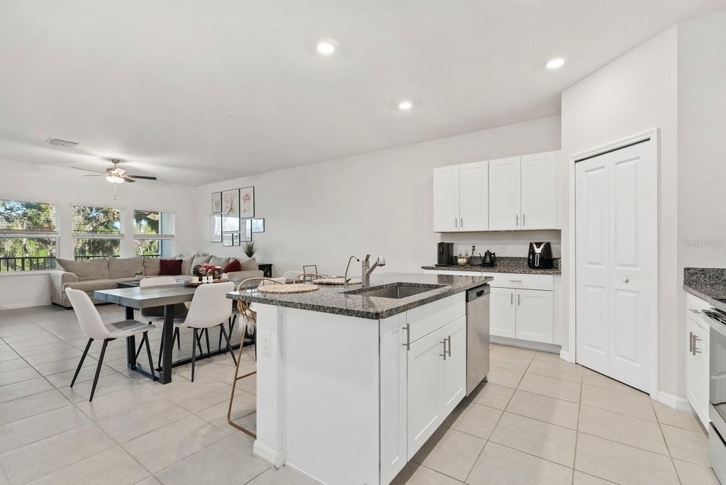 Image 20 of property listing at 809 TENNYSON MILL CIRCLE, Tampa, FL 33619