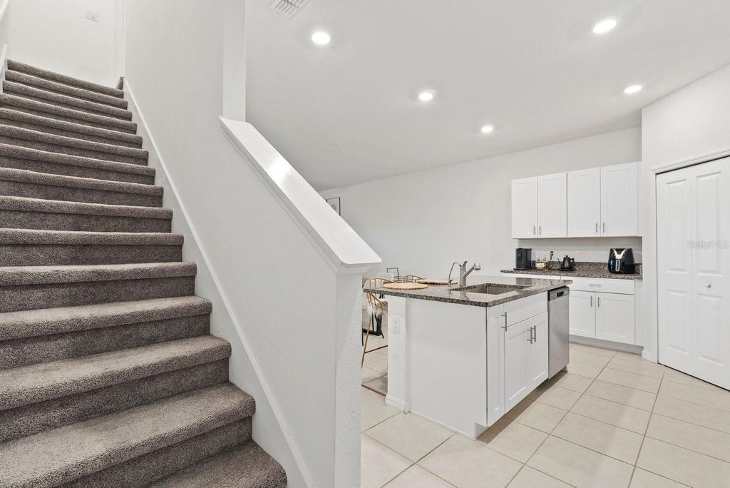 Image 21 of property listing at 809 TENNYSON MILL CIRCLE, Tampa, FL 33619