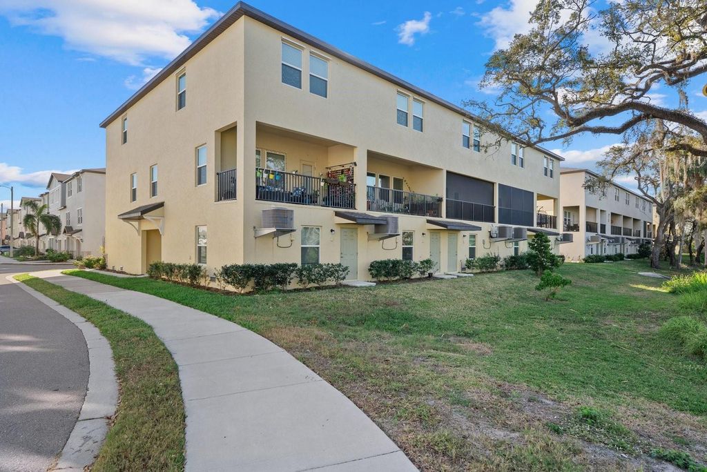 Image 37 of property listing at 809 TENNYSON MILL CIRCLE, Tampa, FL 33619