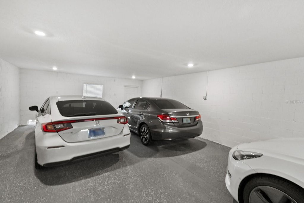 Image 6 of property listing at 809 TENNYSON MILL CIRCLE, Tampa, FL 33619