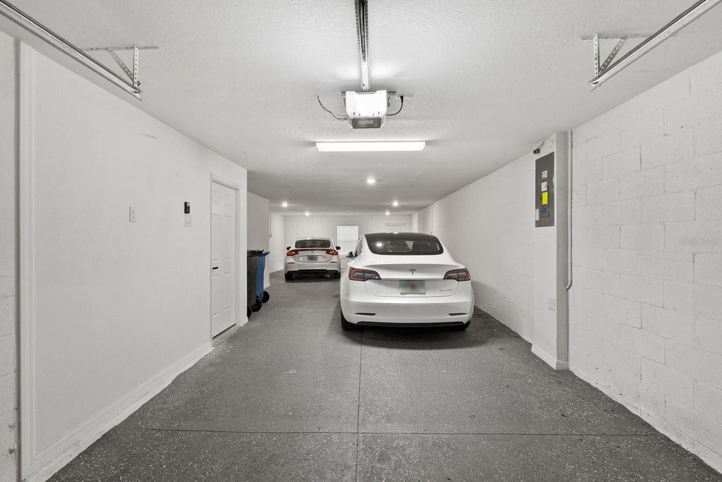 Image 7 of property listing at 809 TENNYSON MILL CIRCLE, Tampa, FL 33619