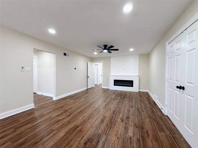 1814 Walnut Avenue, Carrollton, TX 75006